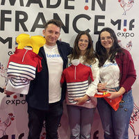 Una foto della squadra con il premio del concorso Made In France nel 2023